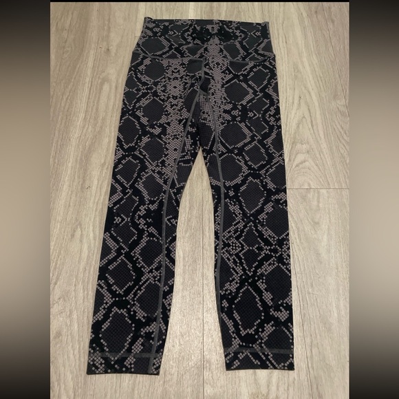 lululemon athletica Black Snake Print Leggings - Picture 1 of 3
